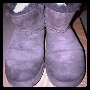 GUC. Uggs mini Bailey button boots